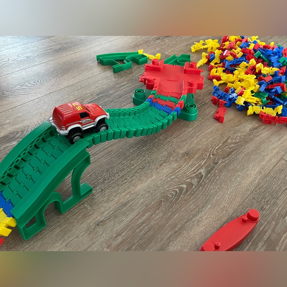Race Track Kids Flexable Track with Car